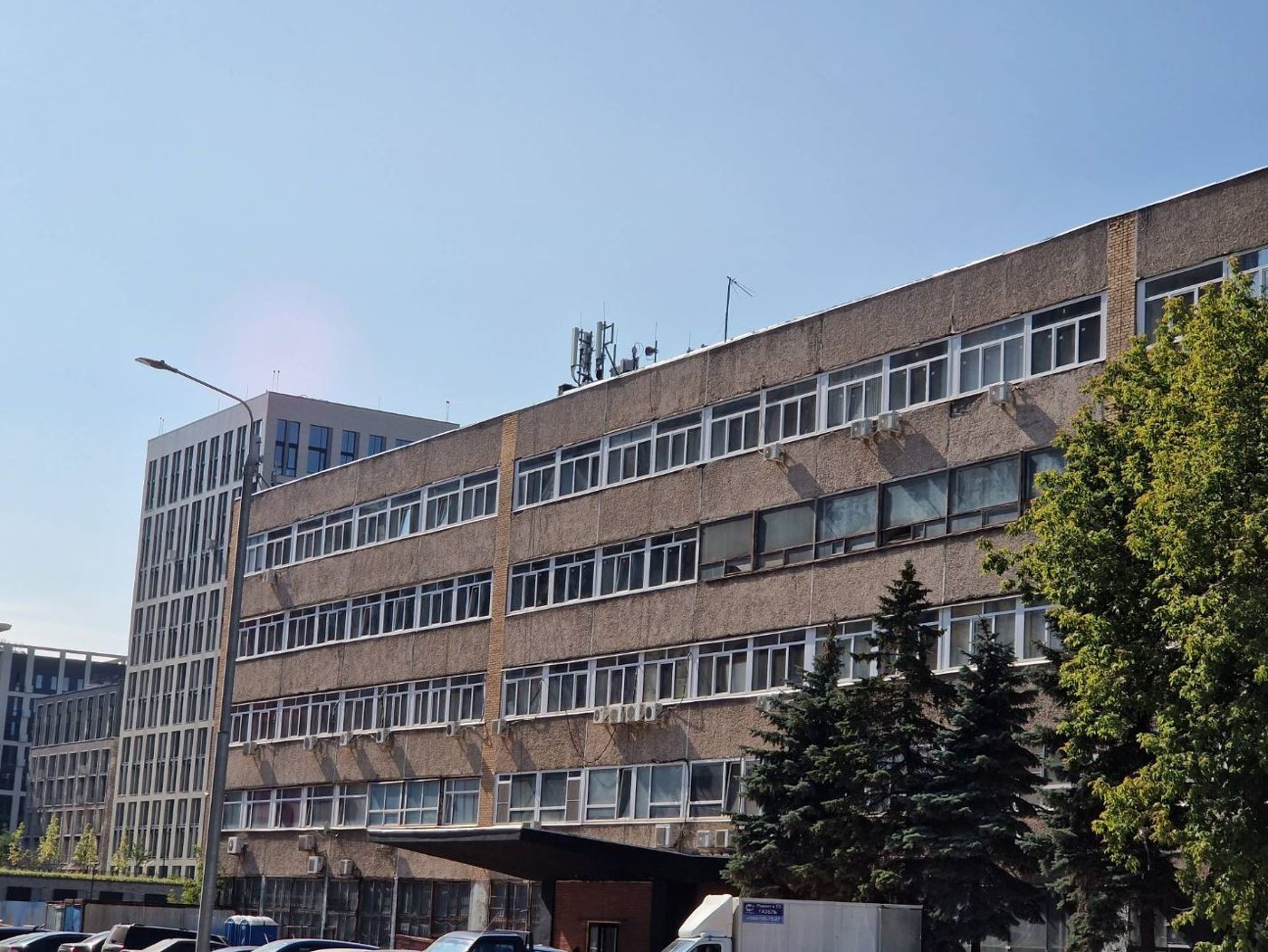 Здание офиса снаружи